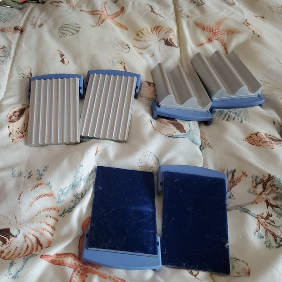 Conair Shiny Styles straightener. Comes with attachments. - Picture 2 of 3